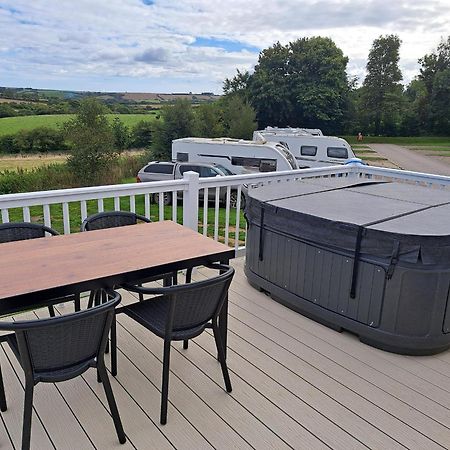 Our Kingfisher 34-4 Persons With Private Hot Tub-Pet Friendly-Tranquil Holiday Away From It All Yet Not Far From St Austell- The Holiday Home Has Two Bedrooms, Living And Dining Area, Equipped Kitchen-Decking-Outdoor Furniture-Fishing Lakes-Perfect Grampound Exterior photo